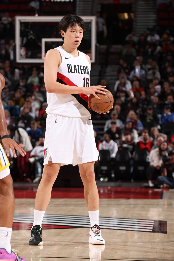 刘维伟寄语杨瀚森:保持耐心 保持努力 每天都努力去进步一点 刘维伟寄语杨瀚森:保持耐心 保持努力 每天都努力去进步一点